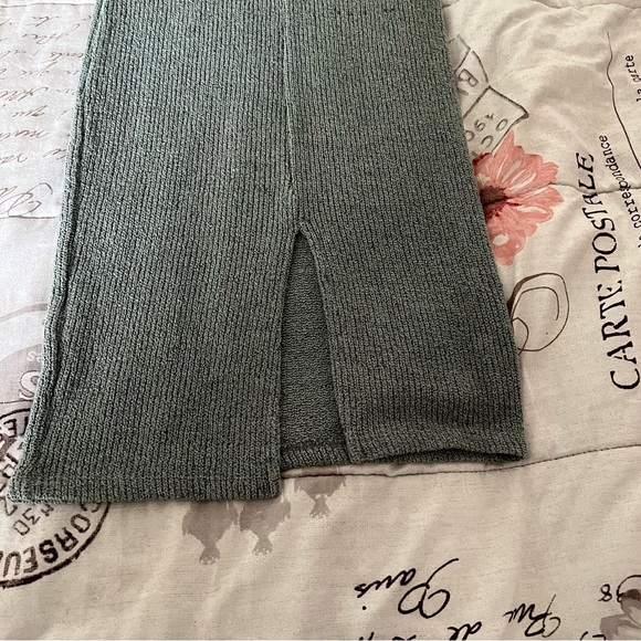 Green Sleeveless Knit Dress - Picture 3 of 4